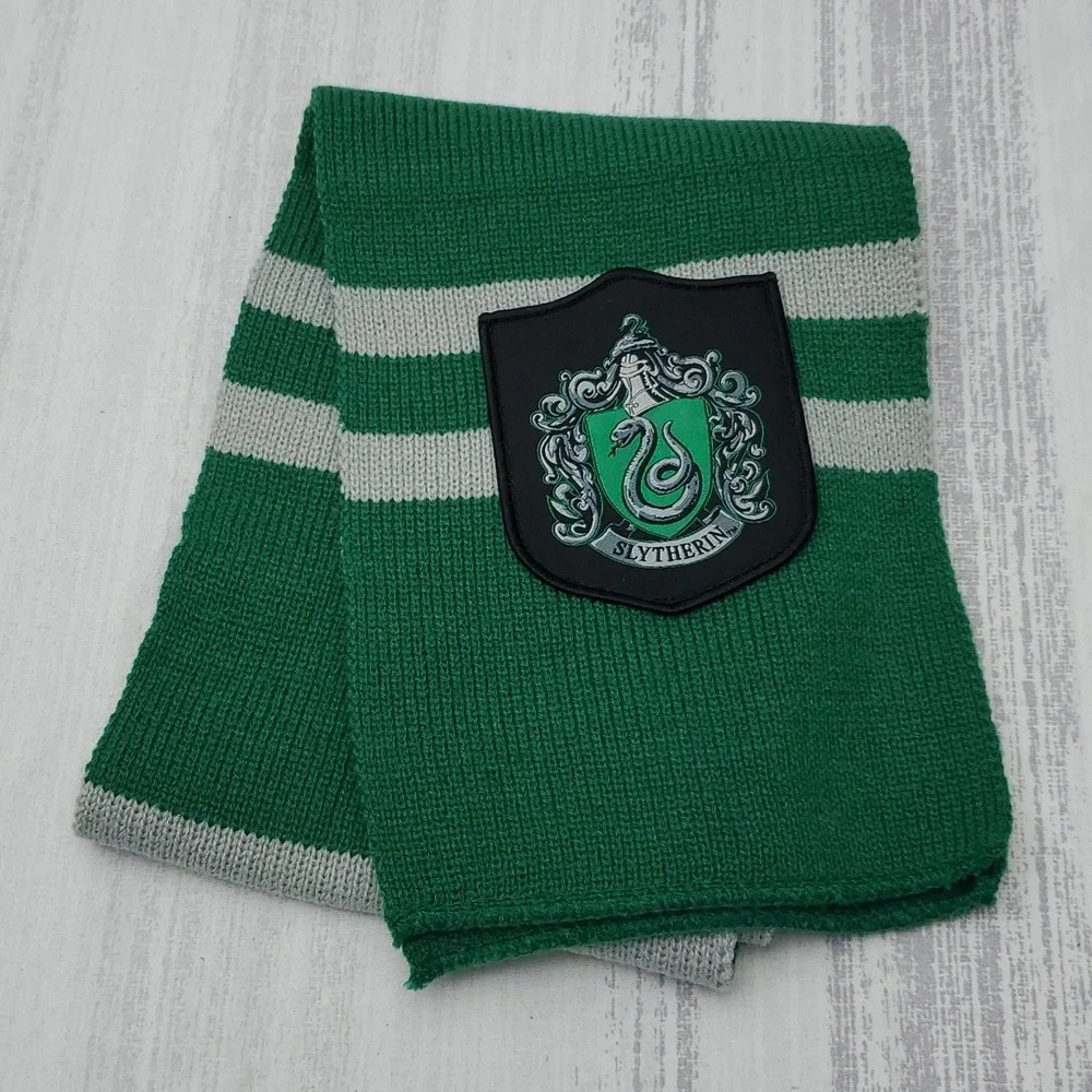 NWOT Slytherin Harry Potter Knitted Crest Scarf Green abd Gray with Crest
